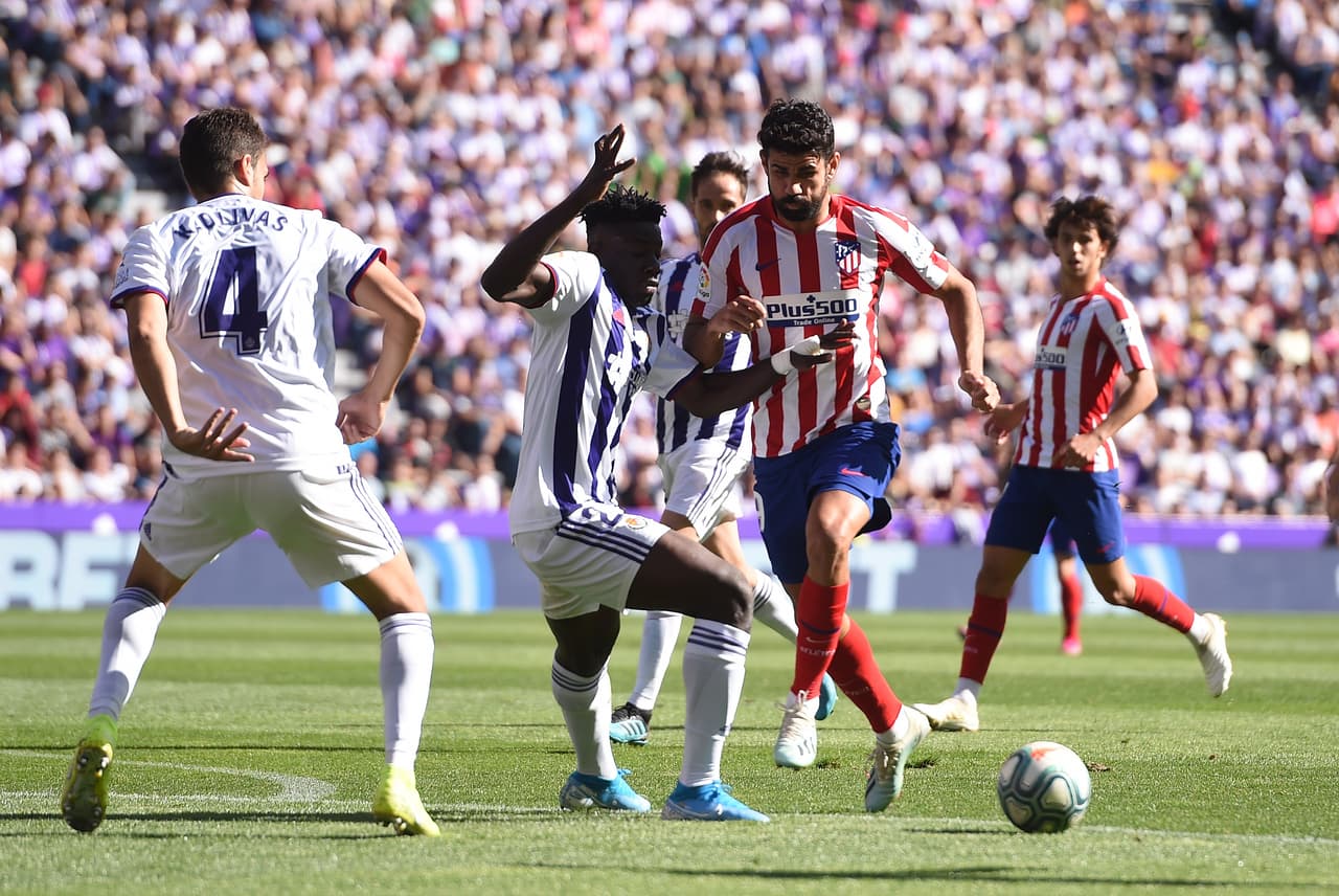 Tuvo buen performance en el Barcelona, jugó 32 partidos oficiales con siete anotaciones y cuatro asistencias. Sandro perdió protagonismo cuando el Barcelona adquiere a Luis Suárez.