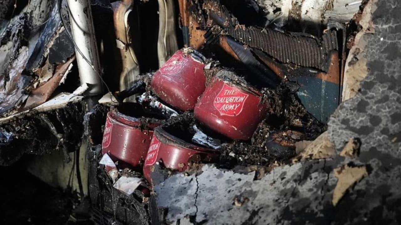 El incendio no dejó absolutamente nada. Los desamparados consideraban el centro cristiano como un refugio y un hogar, pero ahora perdieron cocina, camas, mesas, utensilios y ropa.