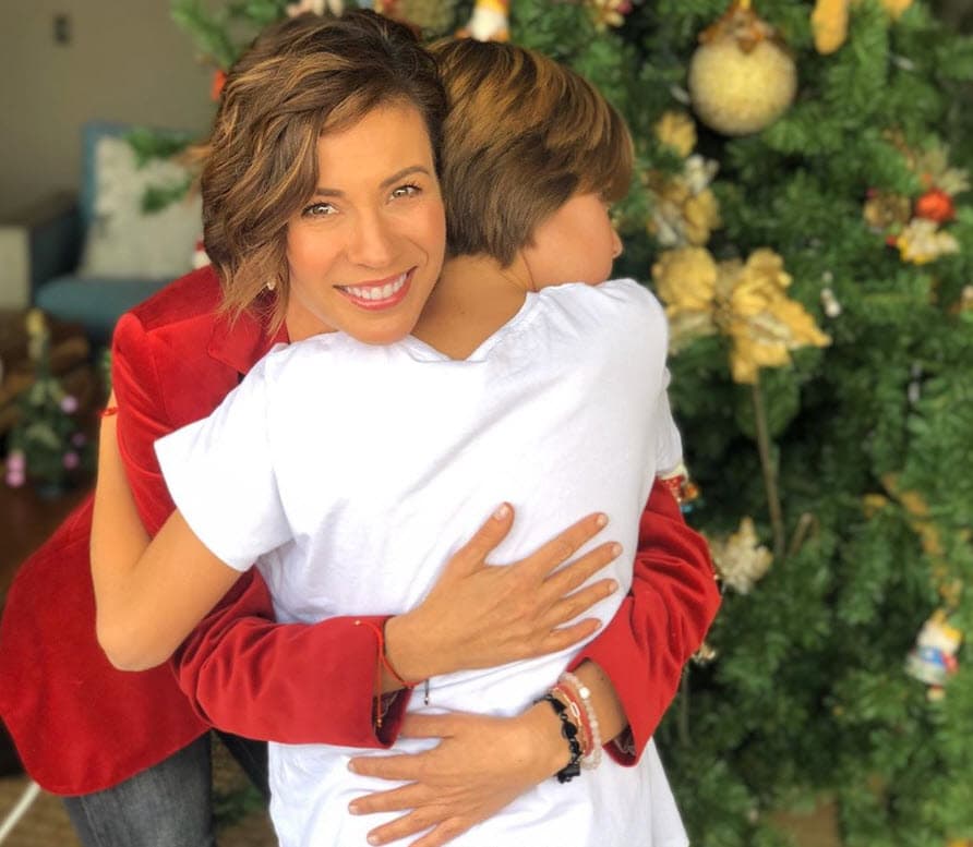 Rodrigo Cachero, uno de los más cercanos amigos del fallecido artista de 49 años, reveló algunos detalles de cómo los hijos de Ingrid Coronado se despidieron de su padre.
<br>