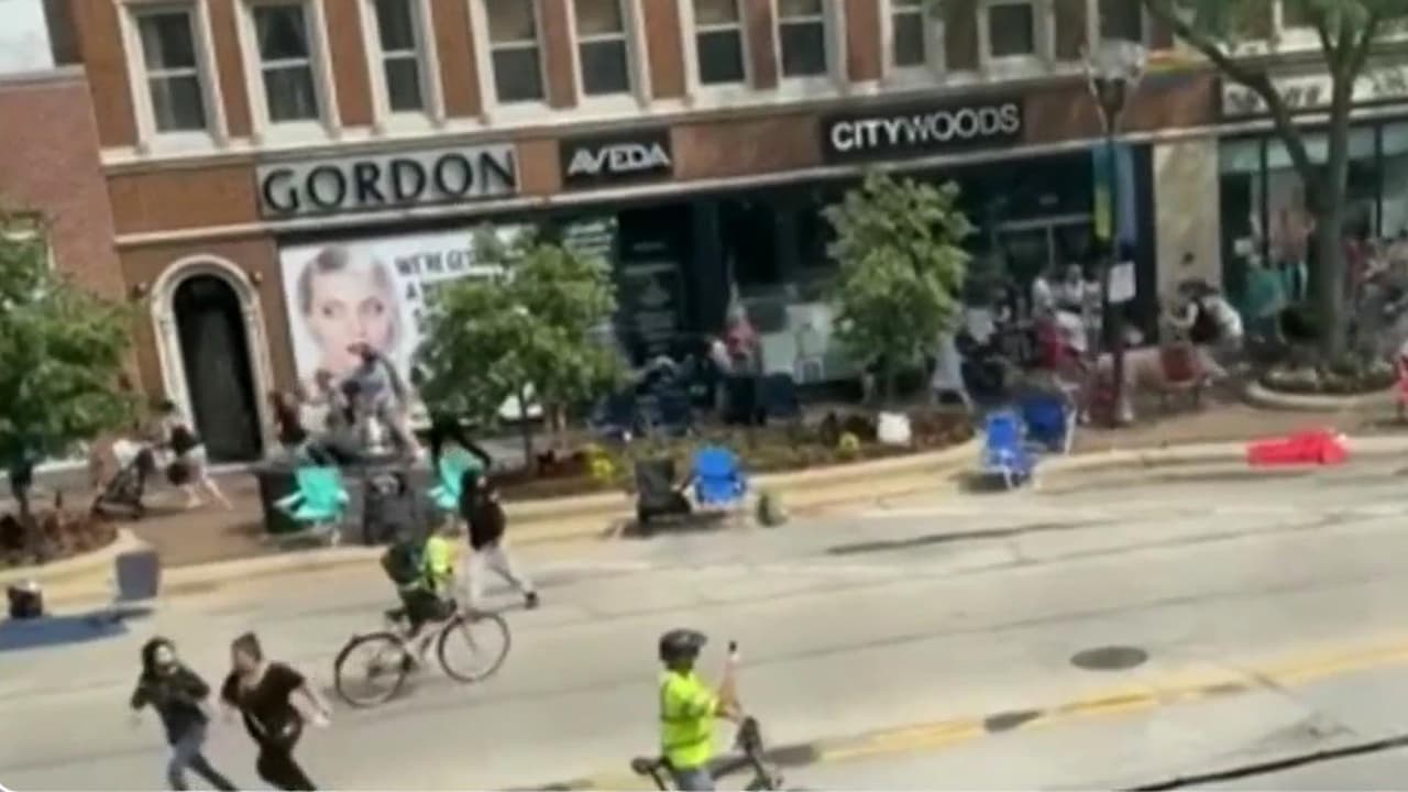 "En un bote de basura": padre narra cómo salvó a su hijo y hermano en el tiroteo del 4 de julio