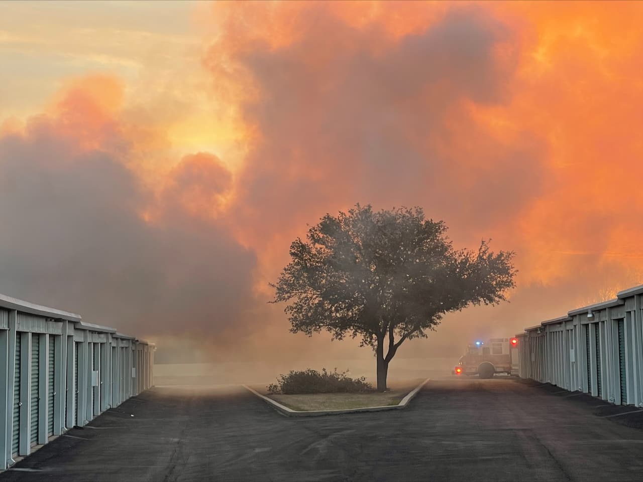 Bomberos no reportaron heridos durante el incidente.