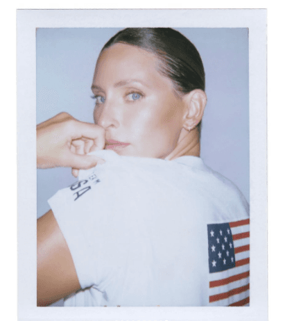 También es típico que Nike proporcione prendas que los atletas olímpicos usan para competir y recibir sus medallas.