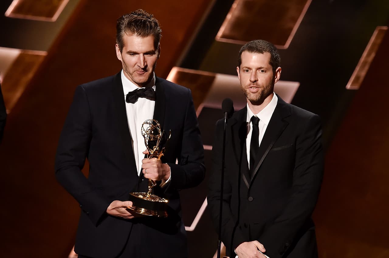 David Benihoff y D.B. Weiss recibieron el premio a Mejor Guion Serie Dramática para 'Games of Thrones'.