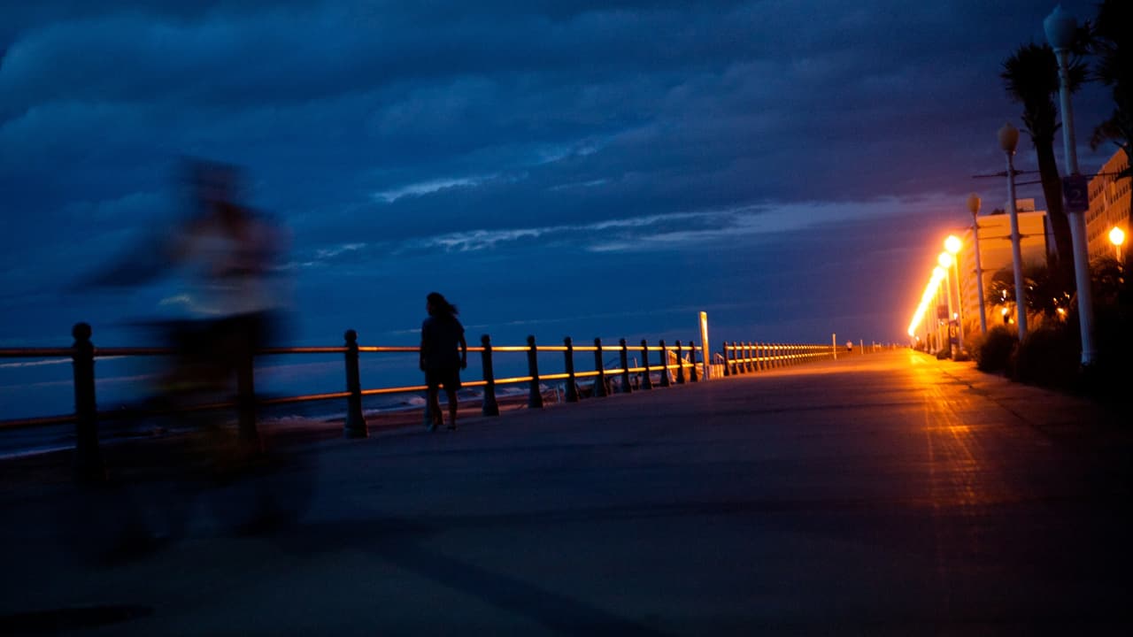 <b>Virginia Beach, Virginia.</b> Su atmósfera ha influido para establecer una residencia permanente en la ciudad más grande de Virginia. 
<b>Las gloriosas vistas al mar, las hermosas casas y los restaurantes lo convierten en un digno hogar</b>.