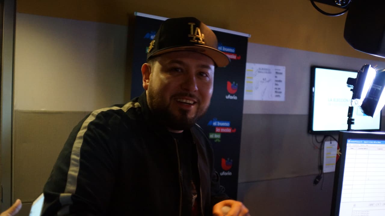 Roberto Tapia llegó al El Bueno, La Mala y El Feo para estrenar en exclusiva su nuevo sencillo.