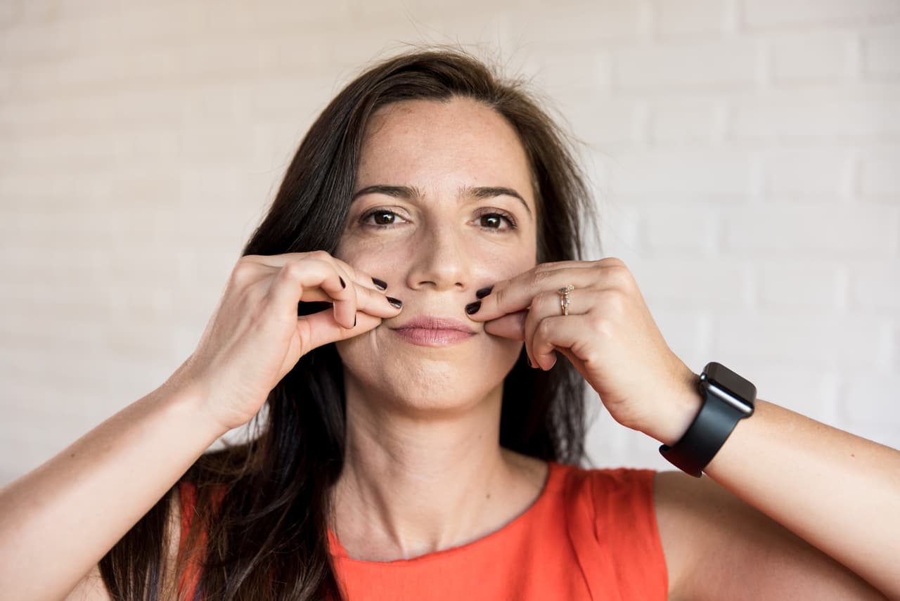 MIentras practicas estos ejercicios respira profundamente, inhalando y exhalando por la nariz, ya que esto ayudará a relajar la mente.