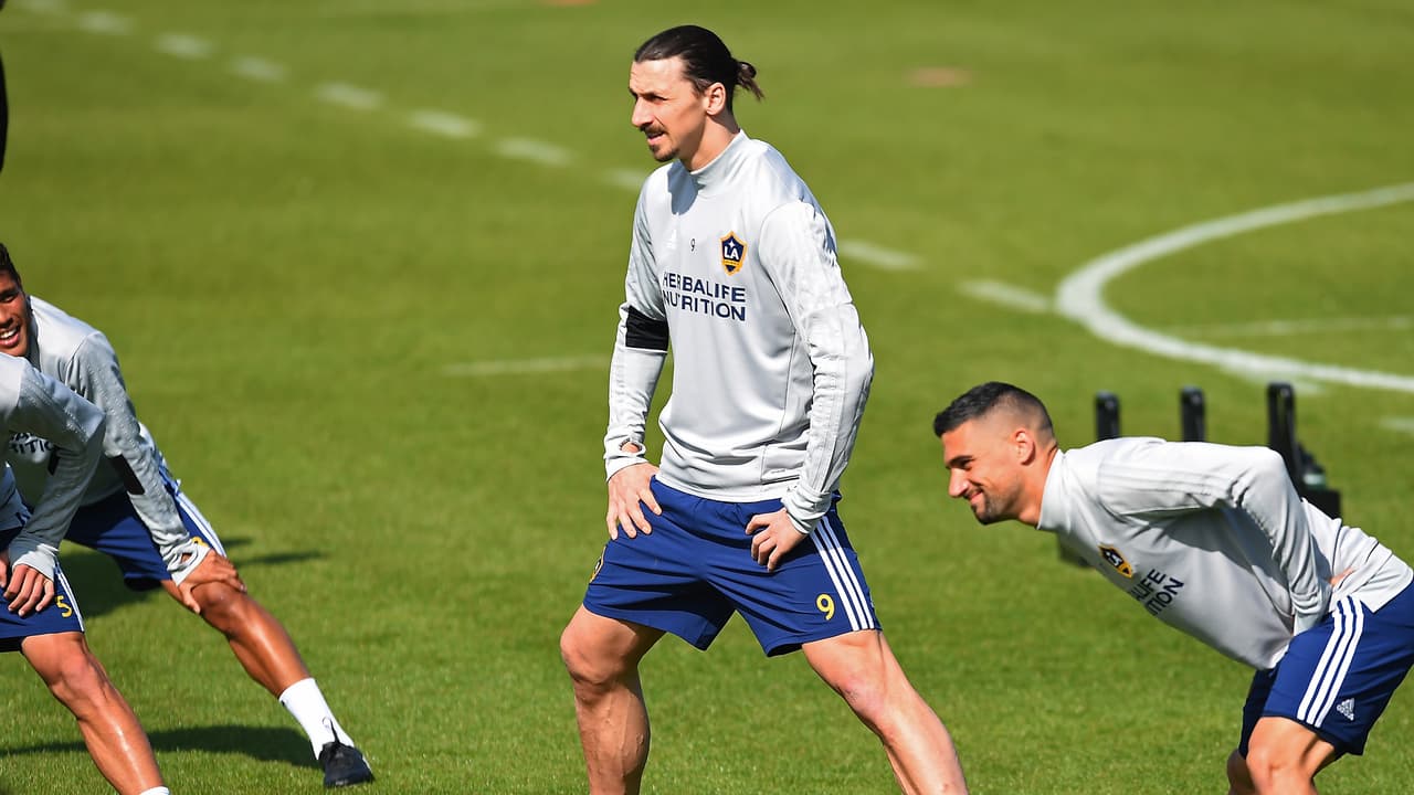 Zlatan fue recibido con 'pamba' por los jugadores del LA Galaxy