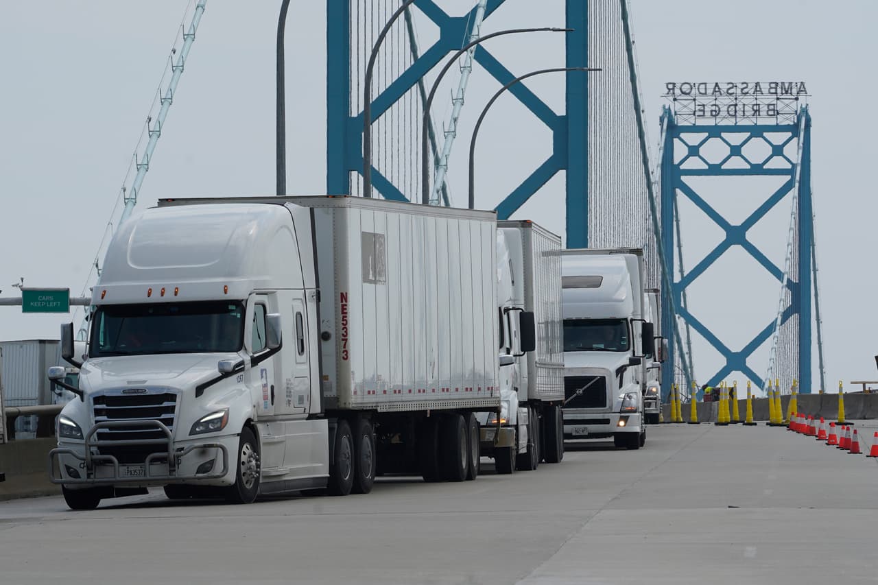 El puente Ambassador que conecta a Windsor, en Ontario, con Detroit, Michigan.