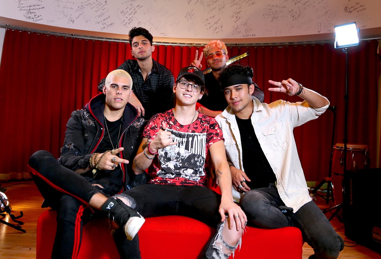 Los chicos de CNCO estuvieron dejando pistas en sus redes sociales para anunciar el lanzamiento de un nuevo sencillo, que vendría acompañado de un videoclip.