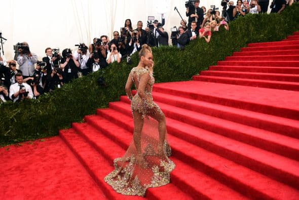 En la gala del MET las tres sensuales famosas dejaron a muchos boquiabiertos con sus curvas al descubierto. ¿Quién las lució mejor?