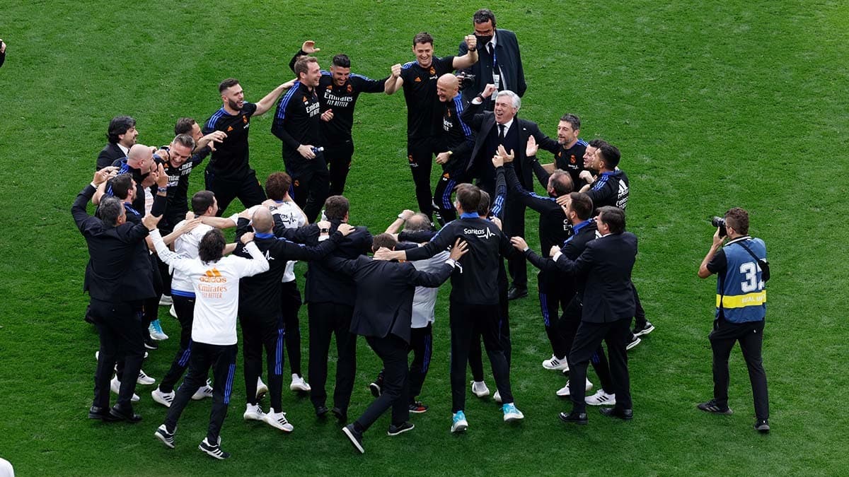 ¡Campeón de España! Real Madrid celebra el título 35 de Liga de su historia.