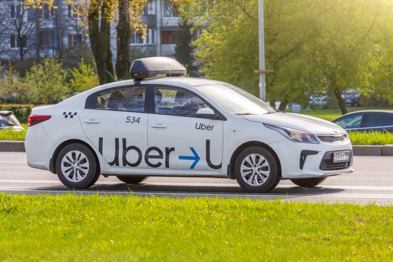 <b>Puesto 4. Uber</b>
<br>
<br>Ofertas de empleo publicadas en Ziprecruiter a finales de junio de 2021: 38,430
<br>
<br>Tipos de empleo ofrecidos por esta compañía: conductores, gerentes de producto e ingenieros de software.
<br>