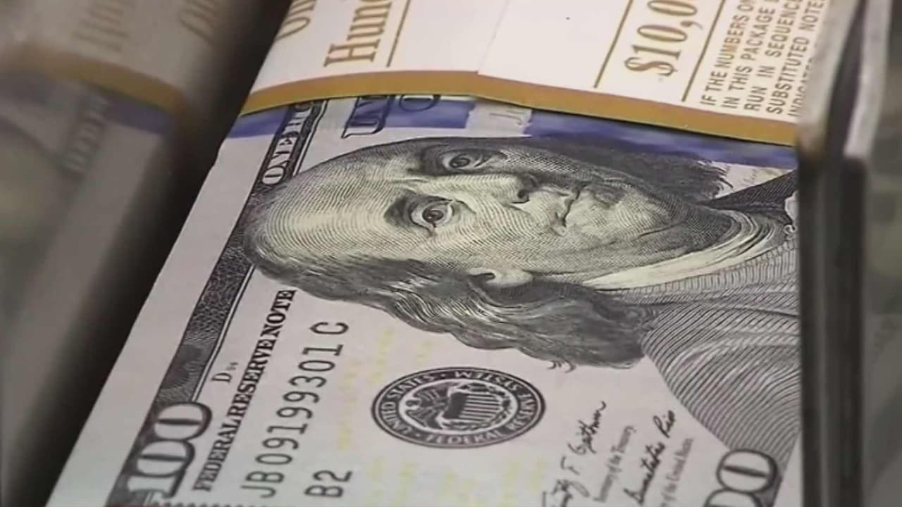 Lo que deben saber los inmigrantes sobre abrir y mantener cuentas bancarias en Estados Unidos