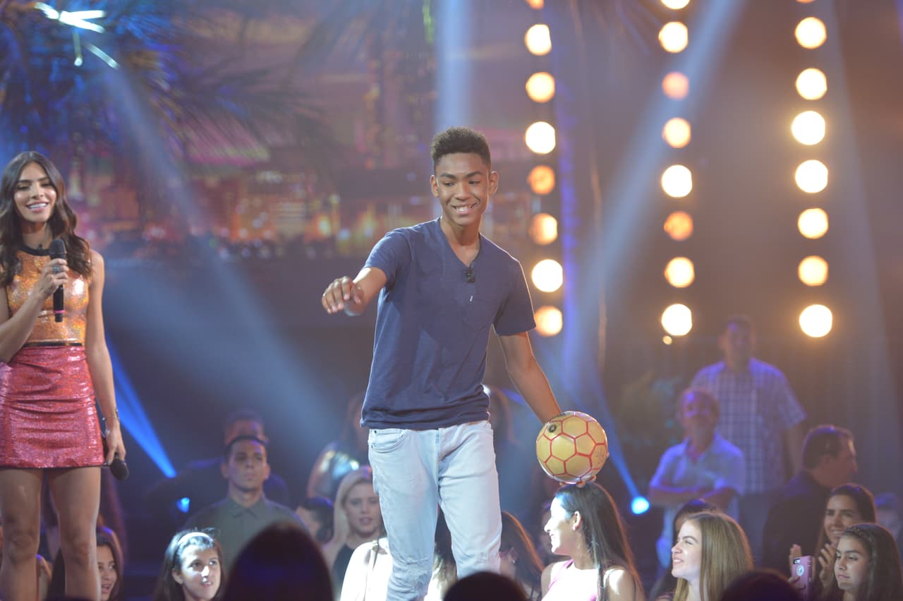 A pesar de haber tenido solo el 72% de los votos del público para pasar a las audiciones, Laura le dio la oportunidad de cantar frente a ellos.