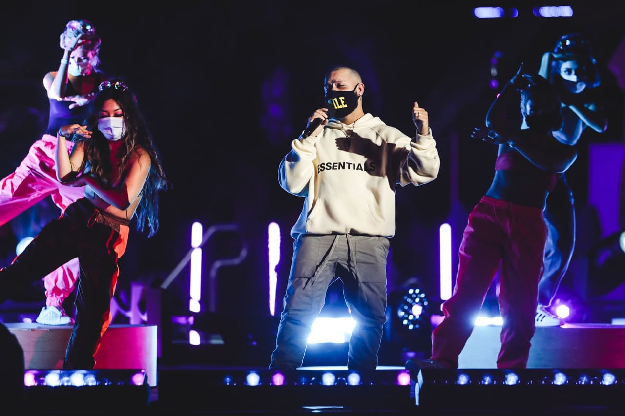 Desde el viernes iniciaron los ensayos y uno de los primeros en subirse al escenario fue
<b> Alex Rose</b>.