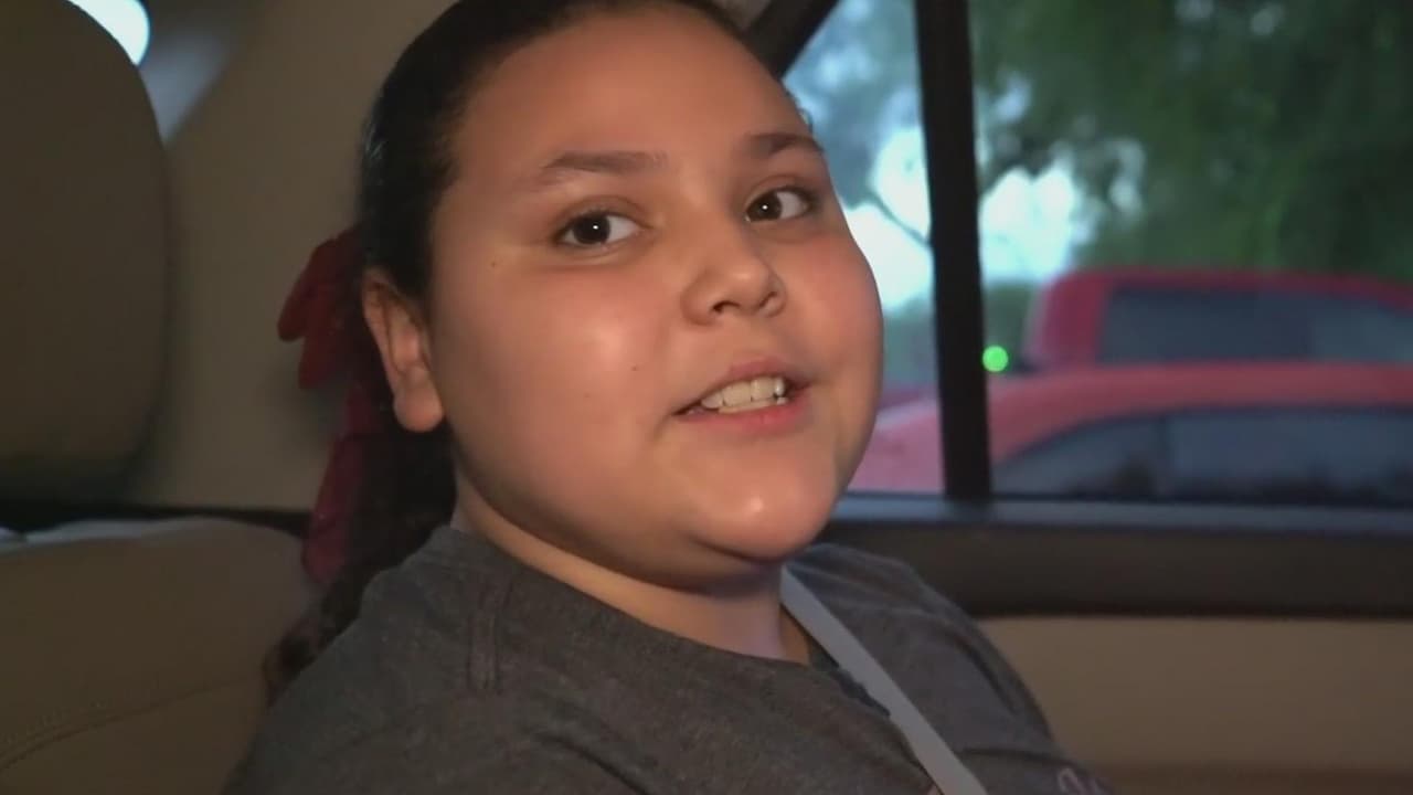 “Emocionada, pero con miedo”: sobrevivientes de tiroteo regresan a clases en Uvalde