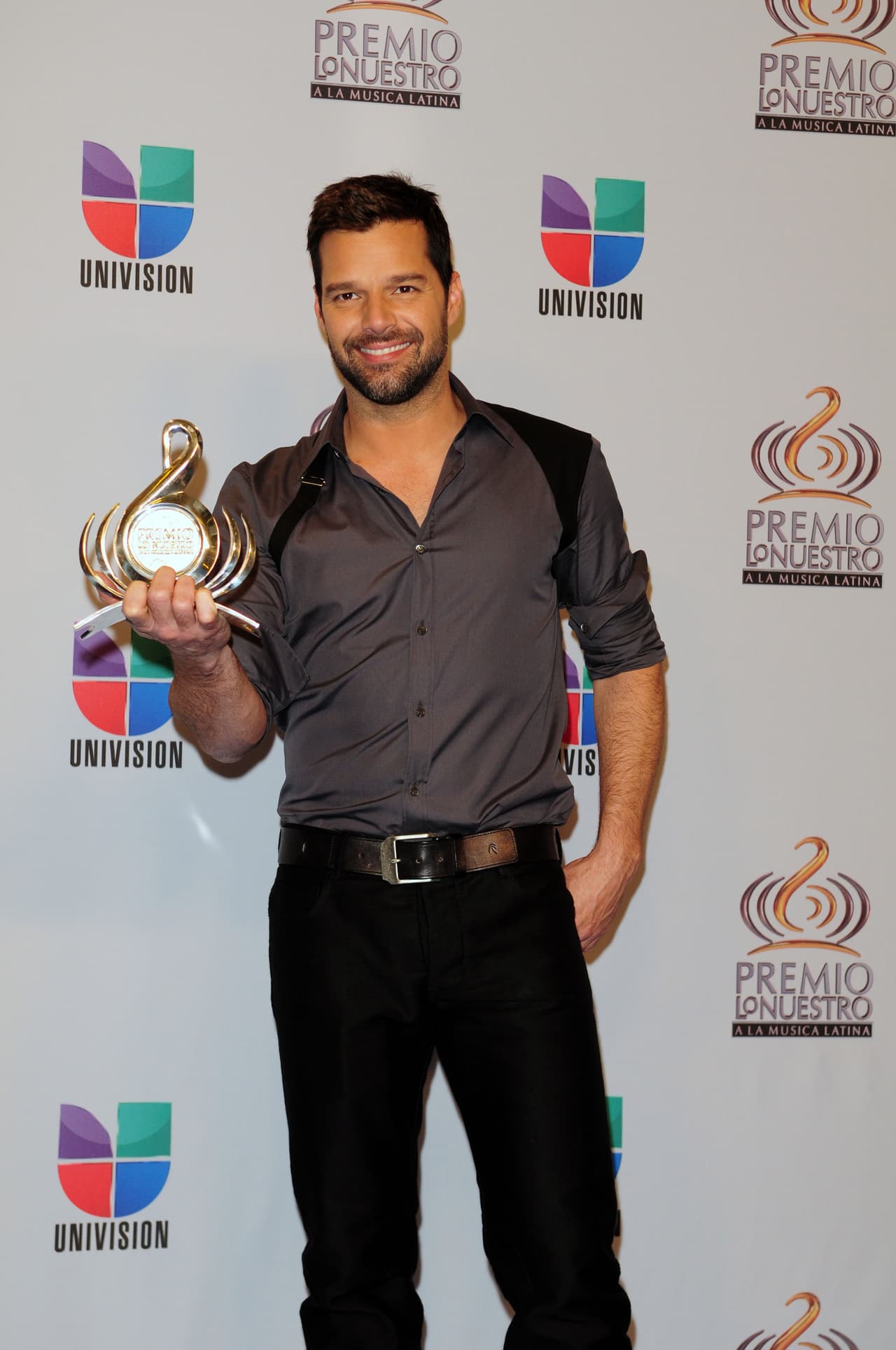 Ricky Martin con la distinción del Premio Lo Nuestro, ícono Mundial.