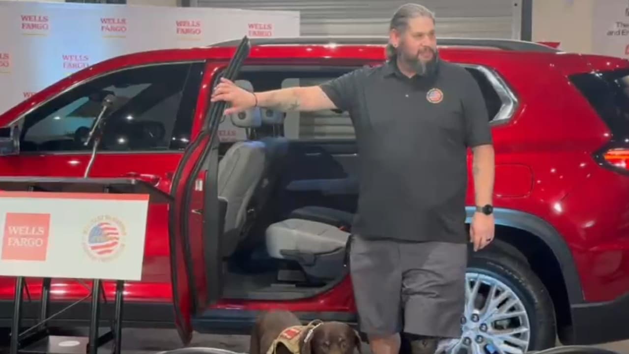 Un veterano del sur de Arizona recibe un vehículo para honrar su labor: Rubén Gallego estuvo allí