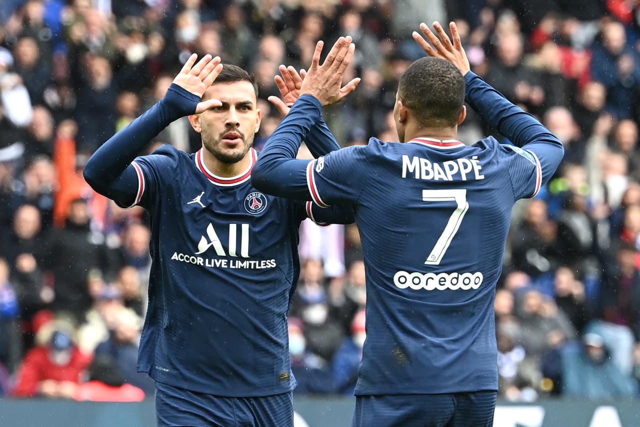 El PSG goleó al Bordeaux con los goles de Mbappé, Neymar y Leandro Paredes, pero ni esa victoria evitó los abucheos de sus seguidores, quienes castigaron especialmente al Ney y Lio.