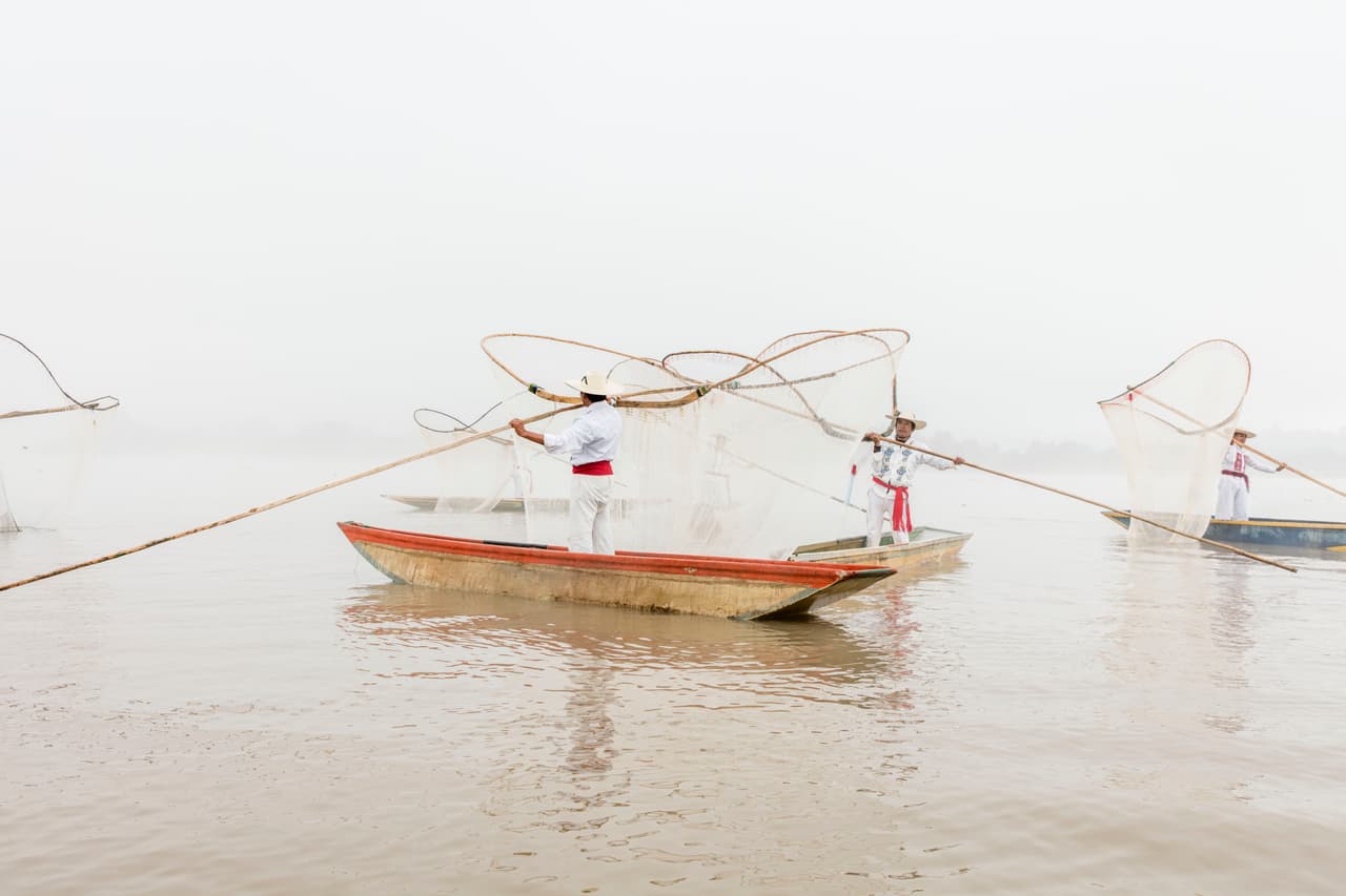 El ritual también acompaña las rutinas de pescas que por generaciones forman parte de la vida de la comunidad.