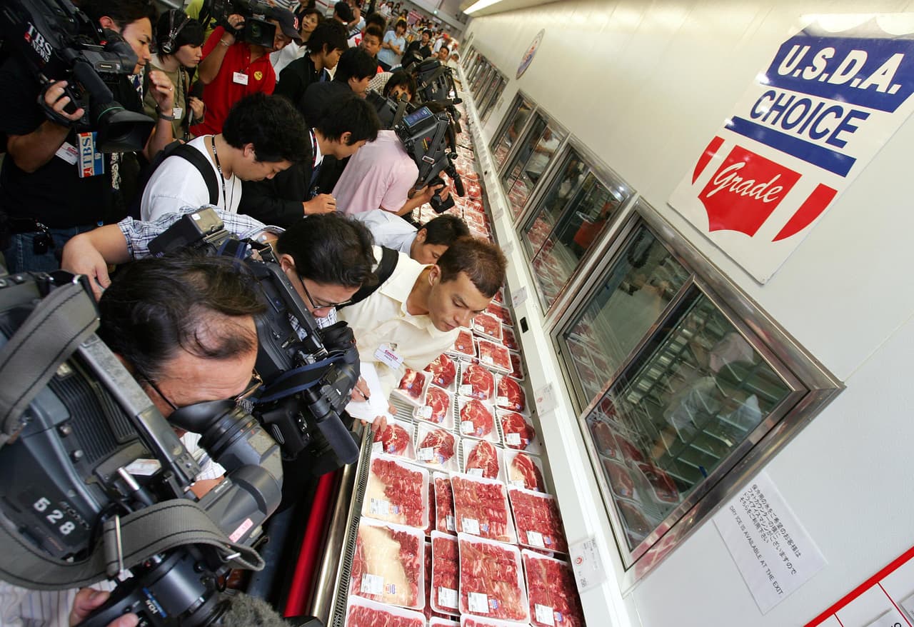 Por estas razones, los expertos aseguran que los aglomeramientos en almacenes que se han experimentado en las últimas semanas, lejos de proteger están ayudando al virus a expandise.