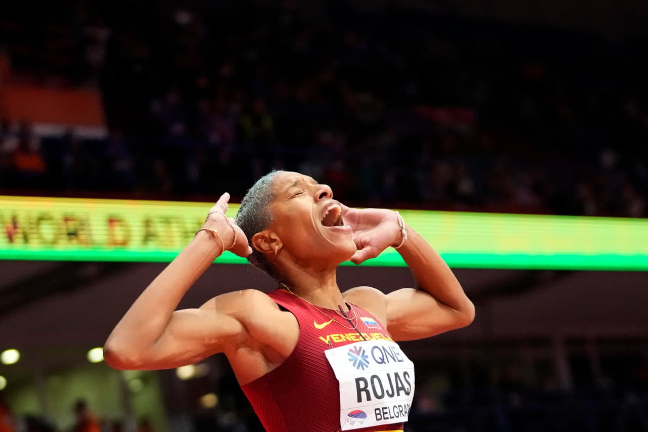 La venezolana Yulimar Rojas también se coronó como campeona del salto triple en Belgrado, Serbia, hace apenas unas semanas. En la imagen, reacciona con emoción el 20 de marzo de 2022.