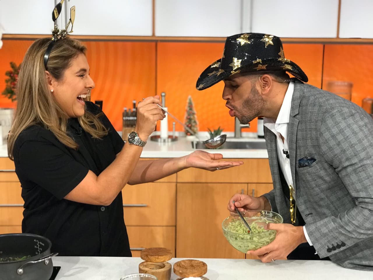 Yisus y Lorena ya preparan exquisitas recetas para consentir el paladar de la audiencia hispana.