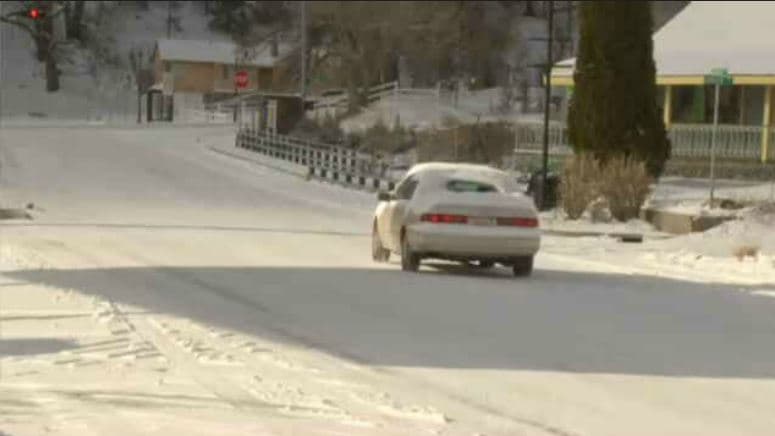 El uso de cadenas, y cables para las llantas estarán a la orden del día en algunas carreteras y hasta en zona del área metropolitana del sur de California.
