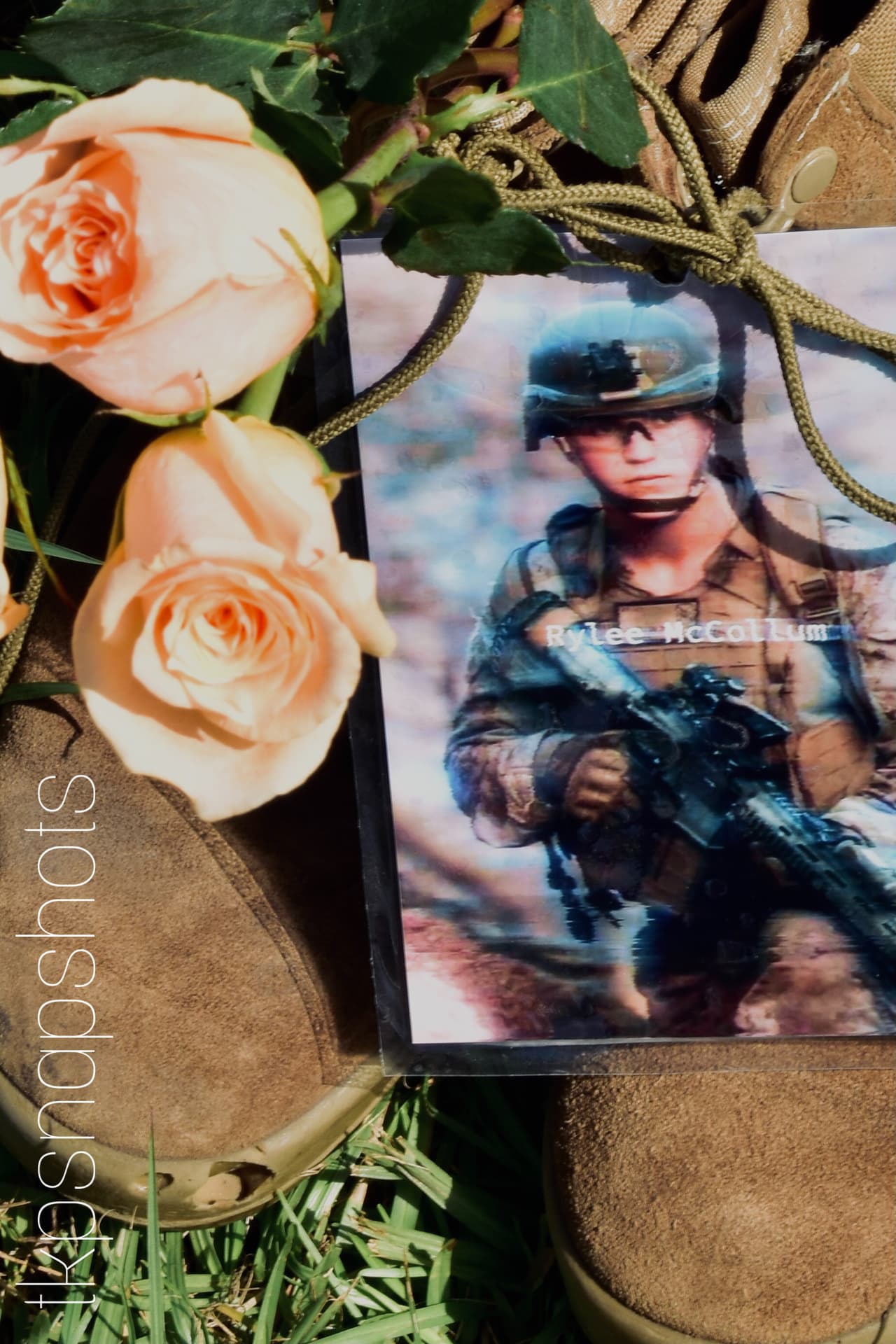 El presidente Joe Biden y la primera dama Jill 
<a href="https://www.univision.com/noticias/politica/eeuu-ataque-isis-k-aeropuerto-kabul">recibieron este domingo en la base aérea de Dover, Delaware, los cuerpos de los 13 militares fallecidos.</a>