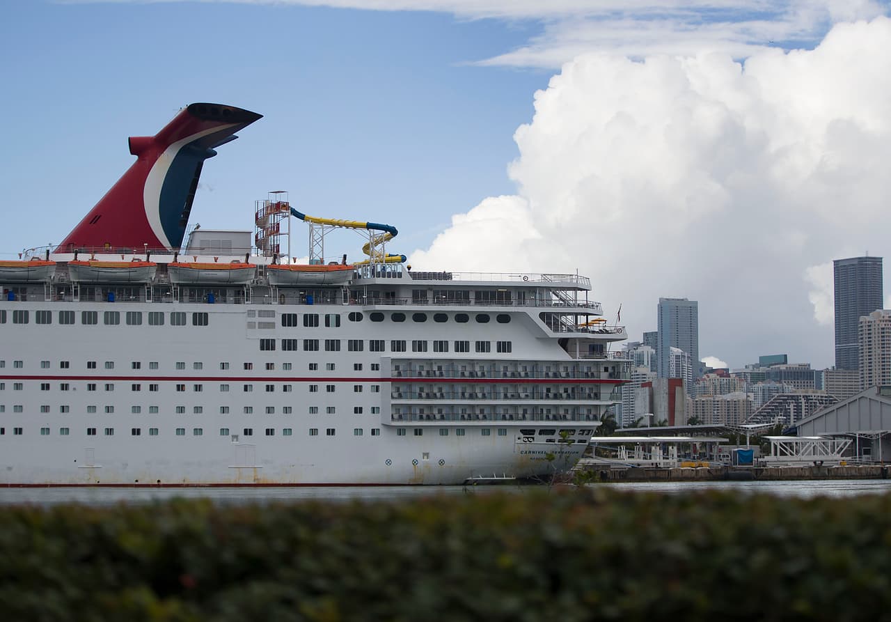 Si tienen viajes para Diciembre, puede suspender el viaje voluntariamente y recibirá la misma oferta que a otros viajeros les ofrecen por la situación de la pandemia.