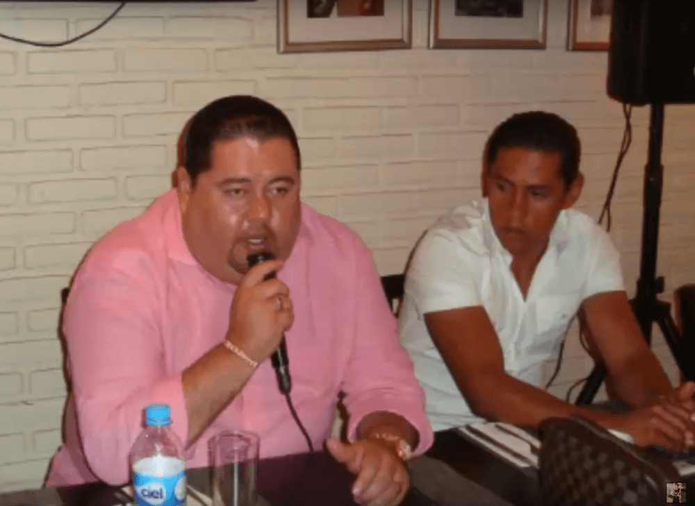 Un multimillonario mexicano ordena a sus escoltas que golpeen a un policía