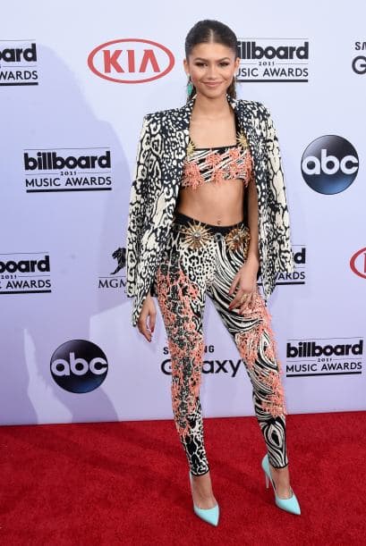 Zendaya optó por este estampado de 'animal print' con algunos toques de color melón e increíblemente luce muy bien.