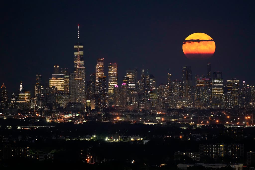 La primera superluna del mes fue este martes 1 de agosto. La siguiente superluna será el miércoles 30 de agosto.