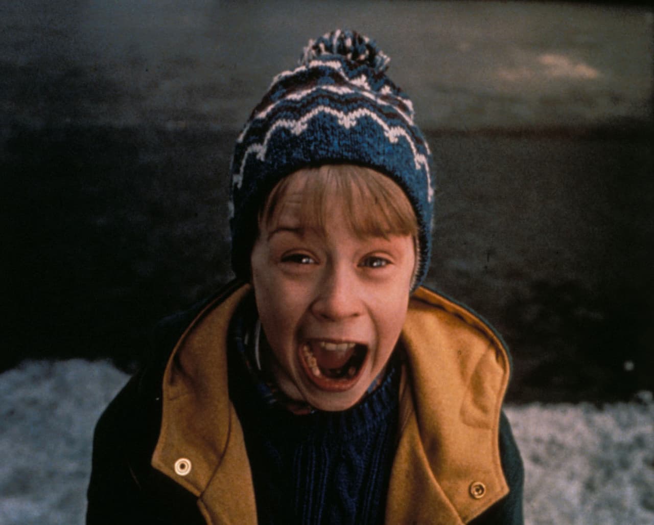 Para inicios de los noventa, Macaulay ya era medianamente conocido en la industria. No obstante, el actor experimentó el verdadero estrellato en 1991, gracias a su interpretación del travieso e ingenioso Kevin McAllister en el ahora clásico de Navidad ‘Mi pobre angelito’ ('Home Alone').