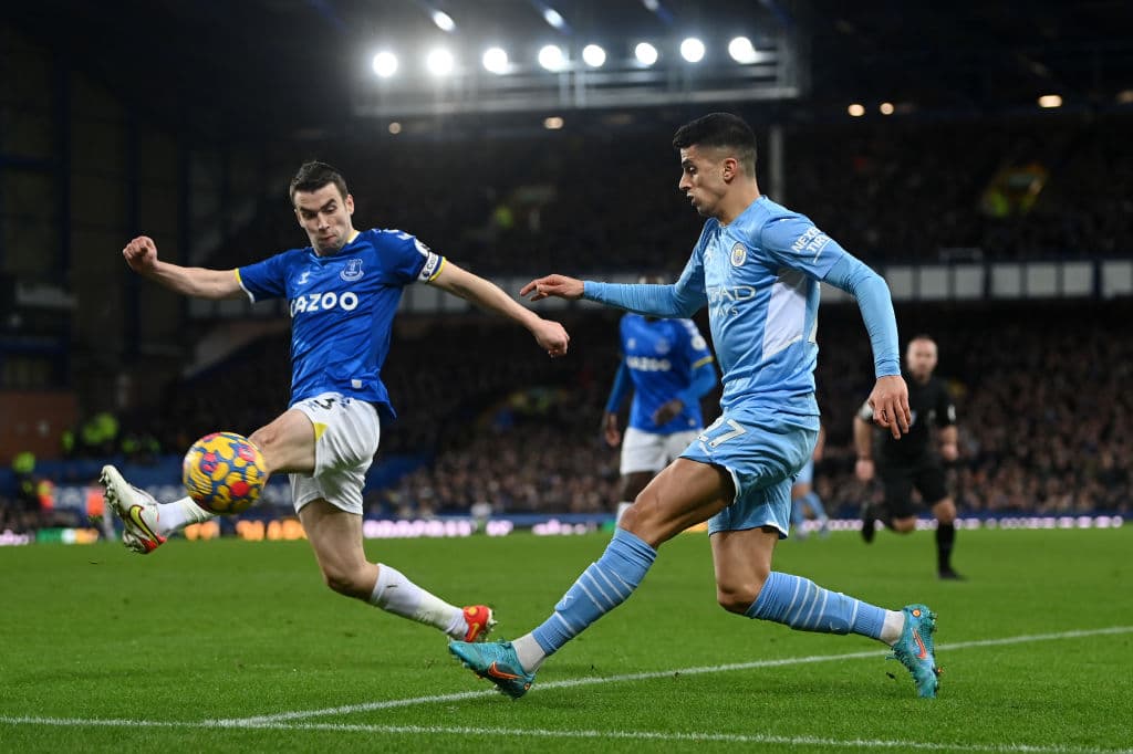 Con polémica, el Manchester City vence 0-1 al Everton.