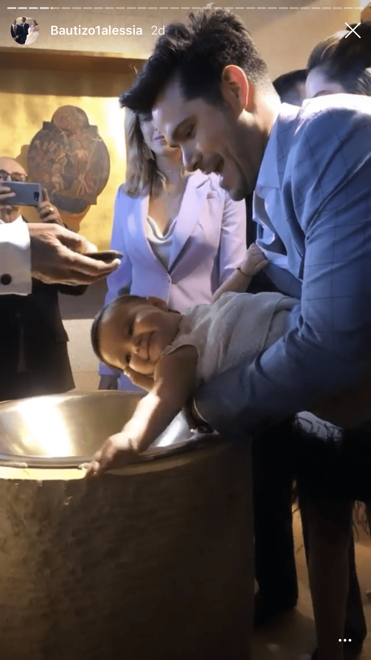 <b><a href="https://www.univision.com/famosos/la-disimulada-forma-en-que-alessia-la-nieta-de-sharis-cid-se-lleva-la-comida-y-disfruta-su-primer-elote-video" target="_blank">"Ya tengo la parejita"</a></b>, agregó, "es increíble. Cuando fui por primera vez papá yo quería una niña, Dios me dio la fortuna de tener a mi nena Alessia y ahora con el nene vamos a buscarle nombre".
<br>