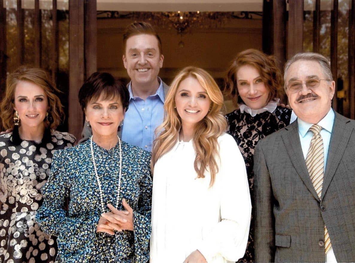 A finales de noviembre pasado, Angélica Rivera recibió en su casa de Los Pinos, en la Ciudad de México, a Pedro Sola y a todos los conductores del programa Ventaneando. Tras esta visita, Sola compartió una anécdota que nadie conocía de la ex primera dama y su hija menor.