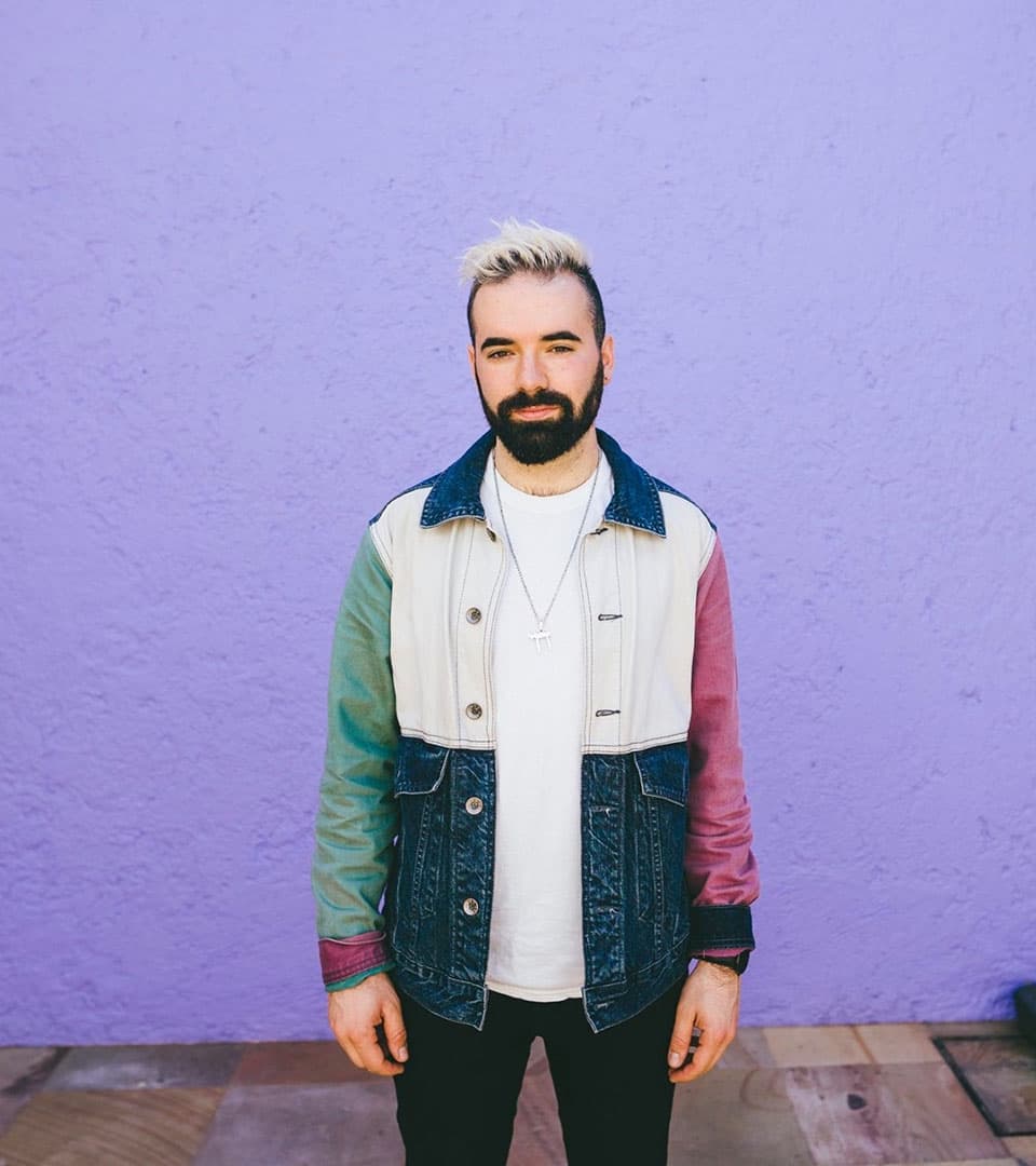 <b>Jeremy Cohen</b> es un fot贸grafo profesional en Nueva York y nos comparti贸 su historia de c贸mo logr贸 tener una cita bajo medidas estrictas de distanciamiento social con una mujer que viv铆a en otro edificio.