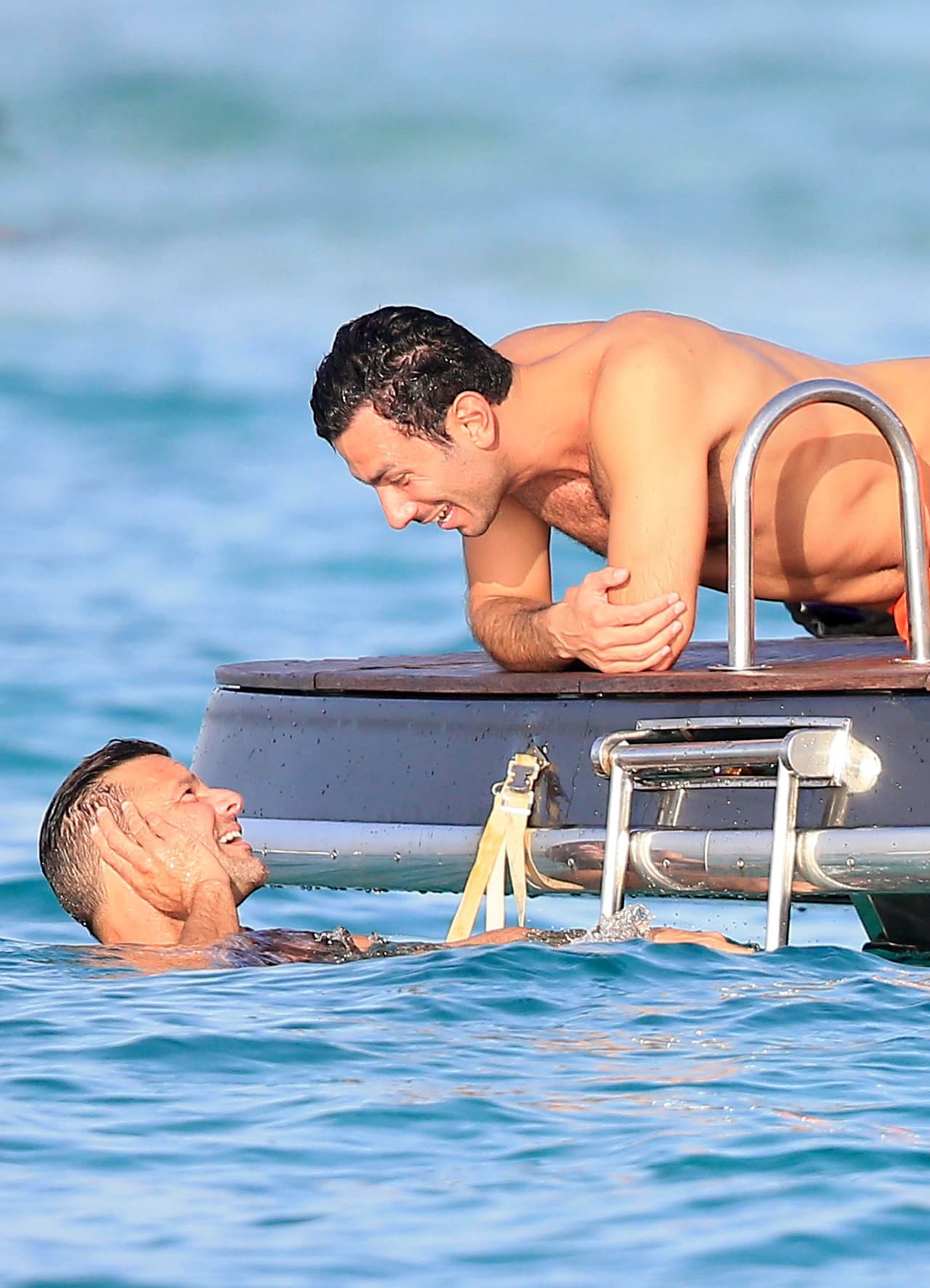 Una linda foto de la pareja.