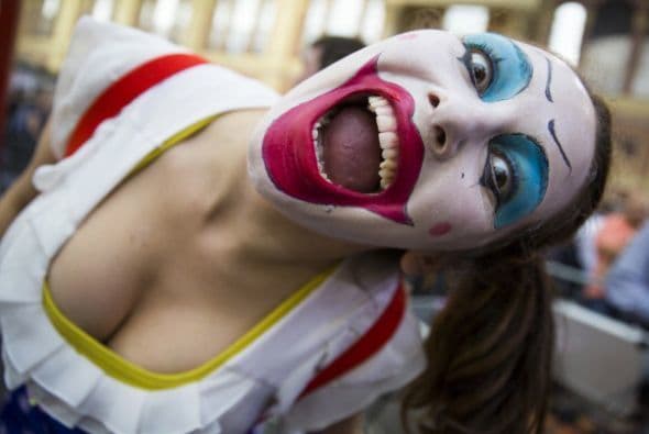 Y también acudió Lucha Brittania, cuya cara esperamos tenga solo pintura y no esa cara feliz tatuada.