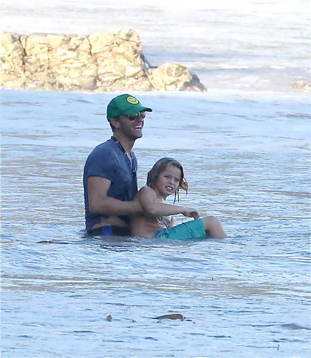 Eso sí, siempre con la ayuda de su papá. Chris parecía estar muy divertido.