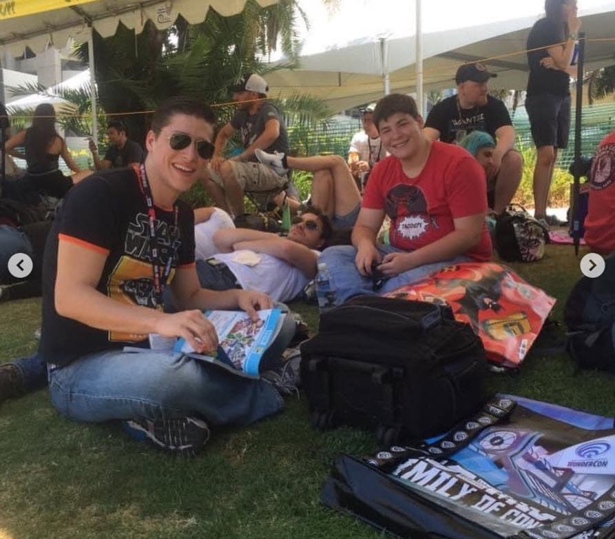 Además, confesó que el actor no quiso apoyar a Alejandro en sus aspiraciones profesionales: "Mi hermano Alex se apartó de él porque
<b> él nunca lo aceptó</b>". 
<br>