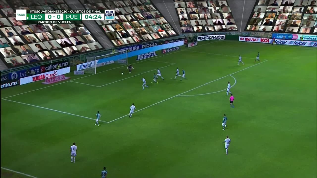 ¡GOOOL! Fernando Navarro anota para León.