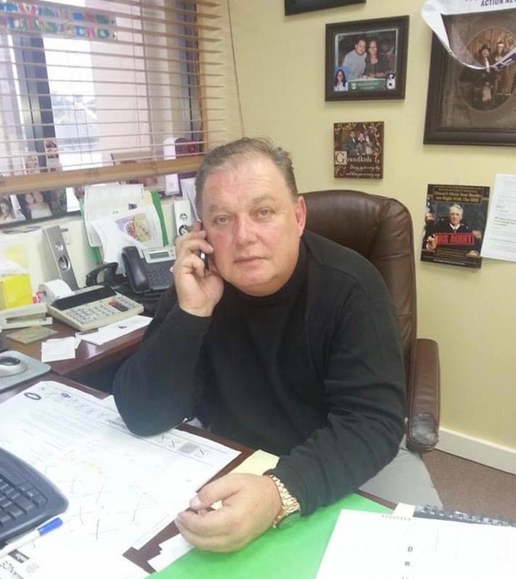 El pastor latino que por casi 40 años ayudó a miles de adictos y falleció de covid al contagiarse atendiendo a desamparados