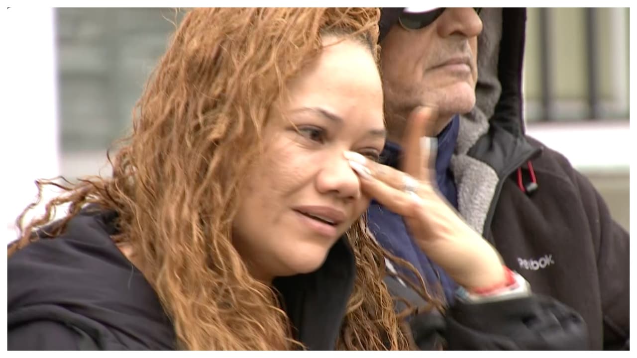 La familia, desesperada, 
<a href="https://www.univision.com/local/nueva-york-wxtv/la-familia-de-luz-hernandez-pide-ayuda-para-localizar-al-asesino-de-la-maestra-dominicana-video">pidió ayuda a la comunidad</a> para que 
<b>ayudaran a localizar a César Santana.</b> “Para mí fue el padre de los niños, porque el anda huyendo y si él no es culpable, él debería estar aquí, pero él no ha dado la cara.
<b> Desde el lunes en la noche se fue</b>”, dijo Jenny Taveras en una conferencia de prensa.