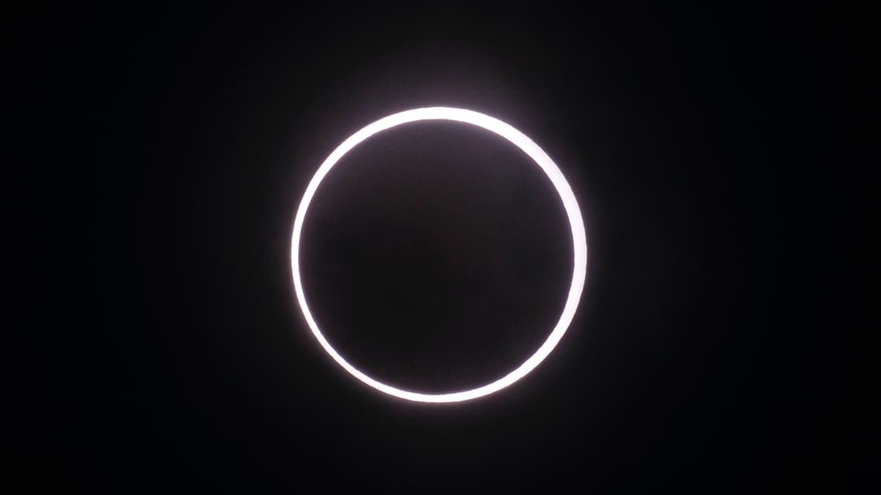 Un eclipse solar anular 'anillo de fuego' visto en el cielo sobre Yokohama, cerca de Tokio, el lunes 21 de mayo de 2012. Un eclipse similar será visto en partes del oeste de Estados Unidos de Oregan hasta Texas, el 14 de octubre de 2023.