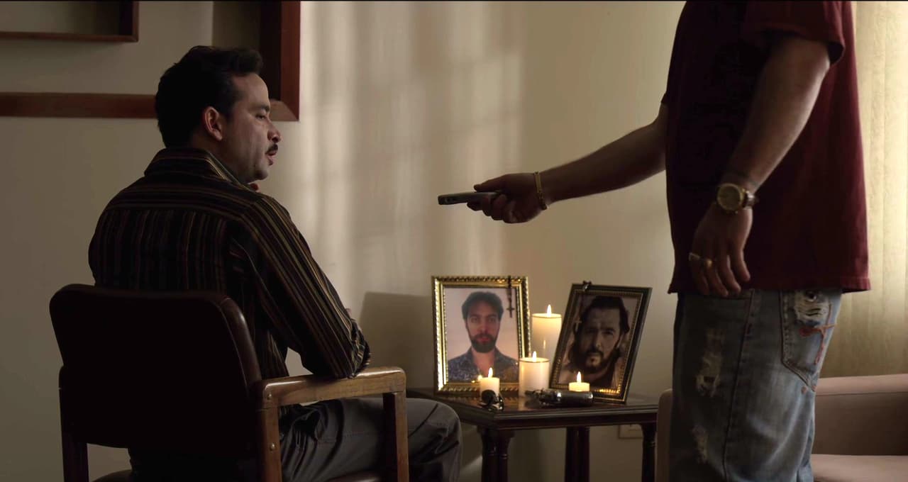 ‘El Chente’, líder del cártel de Juárez también encendió velas y dedicó algunas plegarias por las almas de sus hermanos Amado ‘El Señor de los cielos’ y ‘Rodolfillo’.