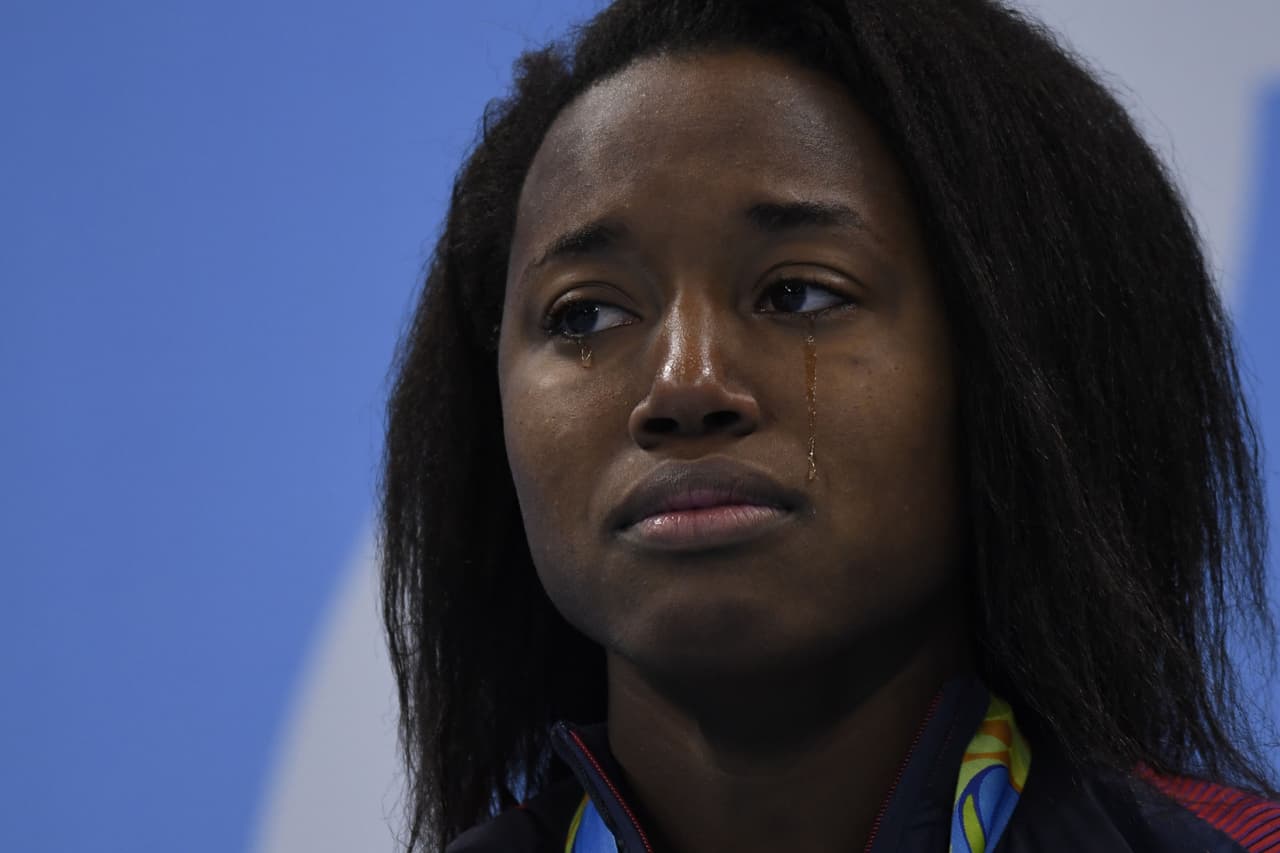 Simone Manuel, emocionada tras hacer historia con su medalla de oro