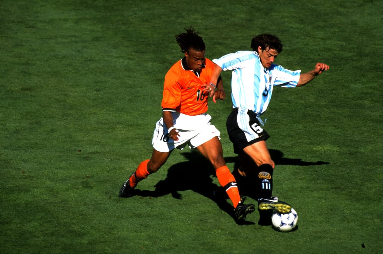 Vivió la época de grandes íconos de la media de contención, como el holandés Edgar Davids, con quien se vio las caras en Francia 1998 y en el calcio italiano.