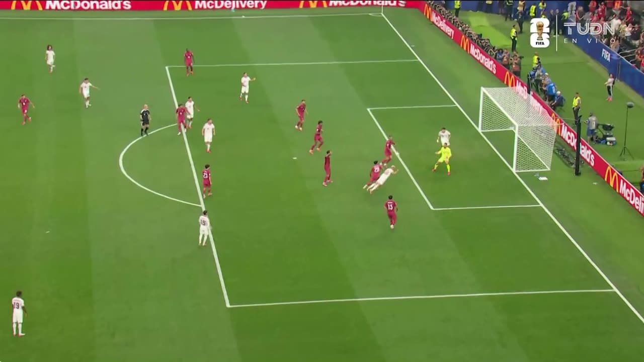 ¡Dani Olmo y la falla del torneo! Falla a metros de la portería